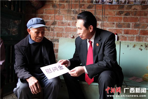 廣西崇左中院開展“情系鄉親”春節前送溫暖活動