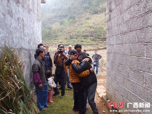 馬山警方幫助走失4年婦女找到親人團(tuán)聚