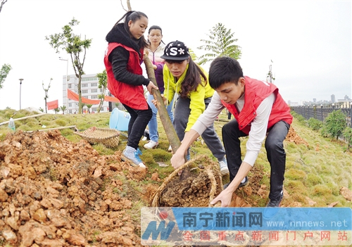 南寧市開展“花樣南寧”建設(shè)義務(wù)植樹活動(dòng)