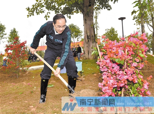 南寧市開展“花樣南寧”建設(shè)義務(wù)植樹活動(dòng)