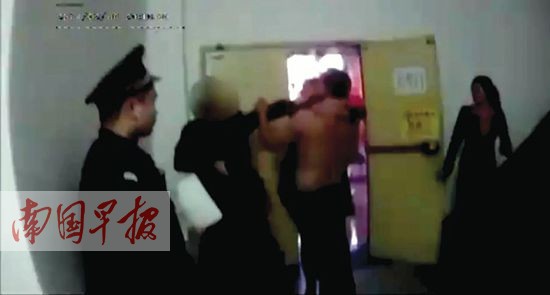 醉漢襲警大聲叫囂