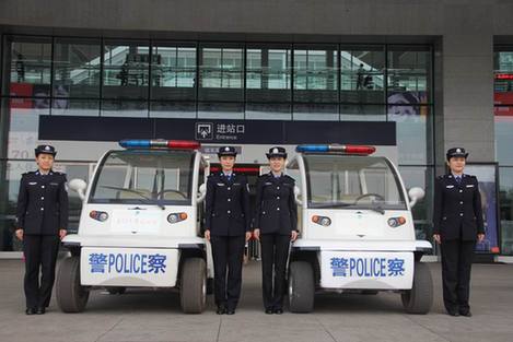 綻放在海口東環(huán)高鐵的警花