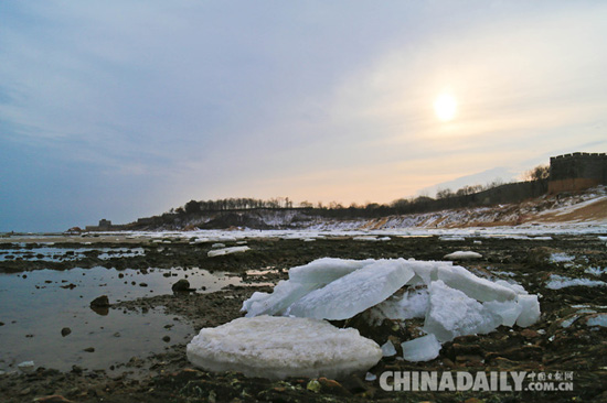 這個冬天，秦皇島海岸現“冰海”奇觀