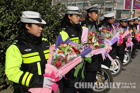 “鮮花送雷鋒，善美在省城”啟動 萬名志愿者參與