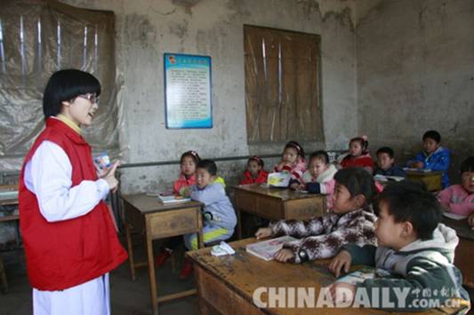 弘揚雷鋒精神 愛心義診走進校園