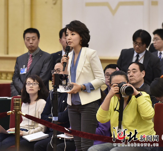 河北代表團(tuán)接受中外媒體集體采訪