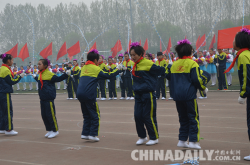 唐山遷安2016年中小學(xué)生春季田徑運(yùn)動(dòng)會(huì)開(kāi)幕