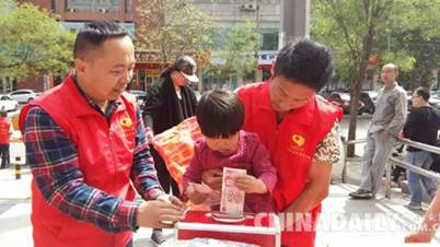 河北一8歲白血病小男孩：只上過一天小學 我想活下去