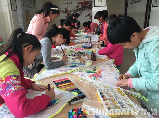 唐山雷鋒小學(xué)開展“小手繪世園 童心放希望”活動