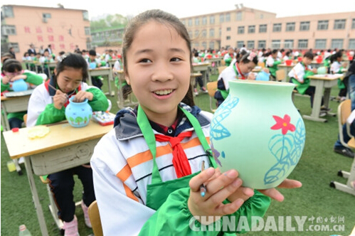唐山路南勝利路小學百名陶娃繪世園