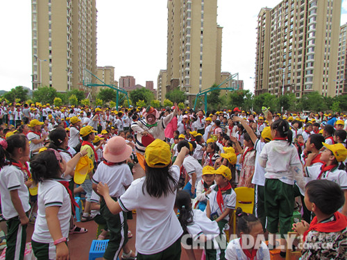 河北省文明校園創建暨百場兒童劇進校園活動走進平泉