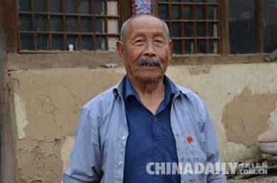 火紅七月 愛(ài)心人士自發(fā)慰問(wèn)淶源縣老黨員