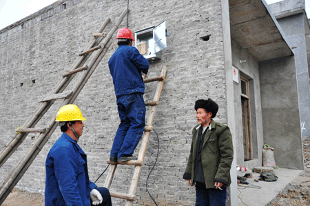 南陽(yáng)高新區(qū)供電分局為“五保”老人免費(fèi)接電