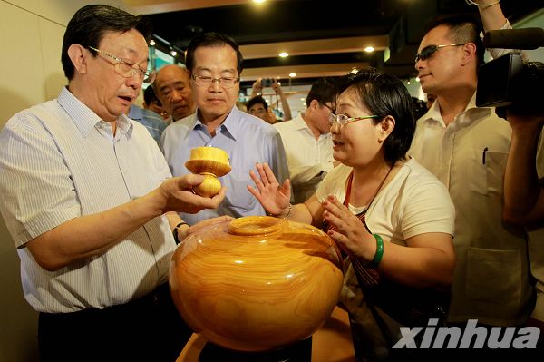 河南省長(zhǎng)郭庚茂率團(tuán)走進(jìn)臺(tái)灣基層訪問