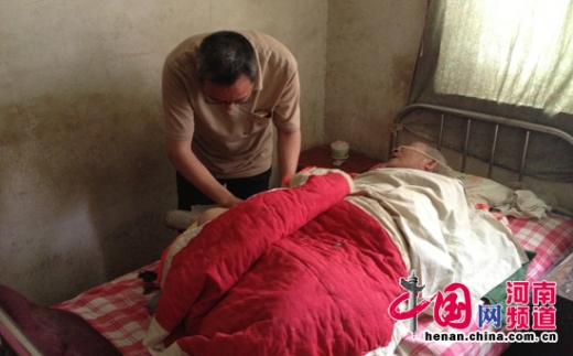 南陽孝子用心踐行“愛”的責(zé)任 樸實行為展現(xiàn)河南人的正能量
