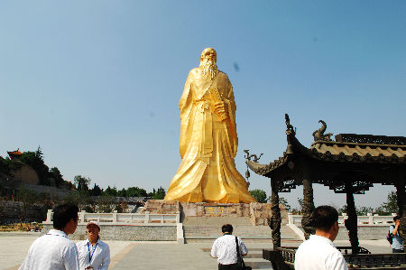 第十一屆“網(wǎng)上看河南”走進(jìn)函谷關(guān)（組圖）