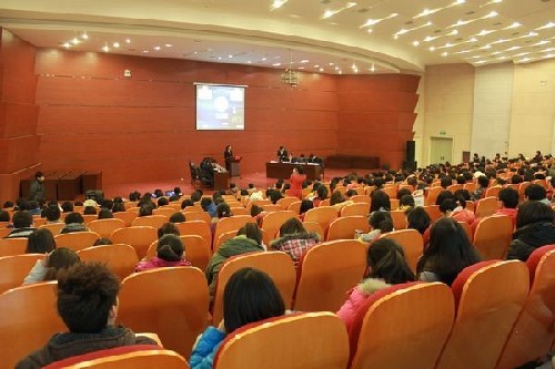 平頂山學院舉辦“學習十八大 口辯天下事”辯論賽