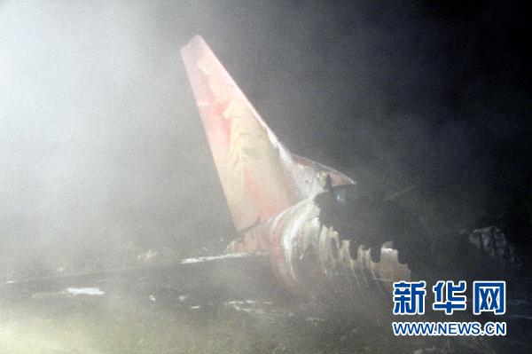 救援人員稱飛機失事很多遇難者遺體抱在一起