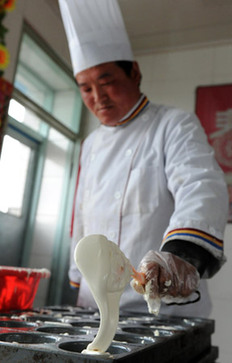 糕點師傅獨臂創(chuàng)造幸福生活