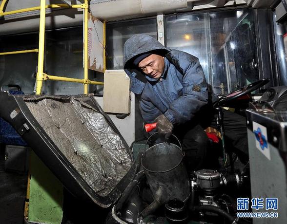 嚴(yán)寒中與夜晚相伴——探訪“三九天”中的哈爾濱公交熱車員