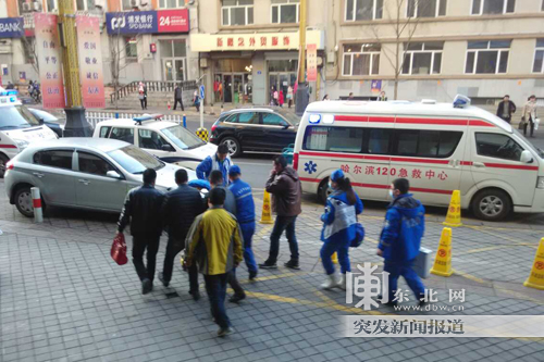 哈爾濱多人被困恒運大廈電梯內 一女子昏迷送醫院急救