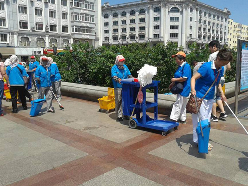 哈爾濱市民走上街頭，體驗城市管理