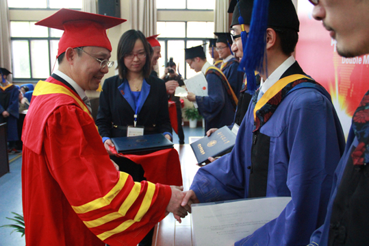 華科中歐能源學(xué)院舉辦中歐雙碩士學(xué)位授予儀式