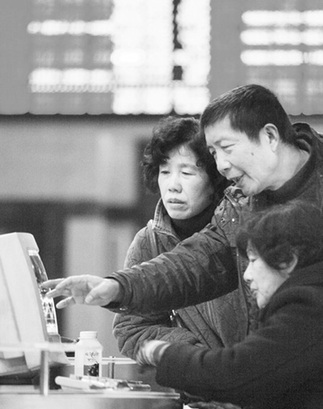 股民節(jié)前該持幣還是持股?