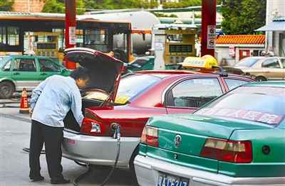 油價(jià)、CPI雙降 搭車(chē)漲價(jià)的行業(yè)何時(shí)“下車(chē)”?