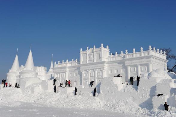 吉林長春:壯觀雪雕扮靚冬日美景