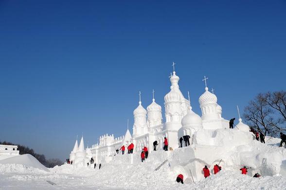 吉林長春:壯觀雪雕扮靚冬日美景