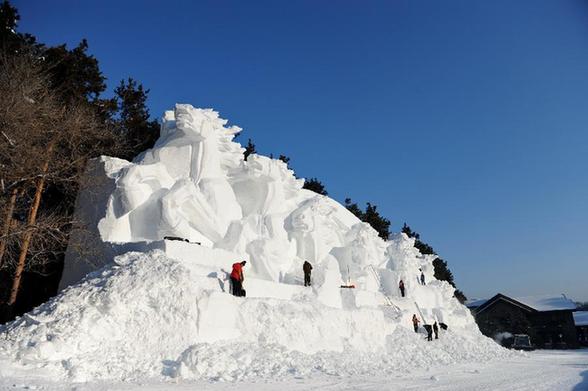 吉林長春：壯觀雪雕扮靚冬日美景