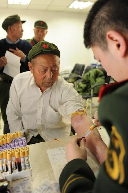 免費體檢關愛老軍人健康