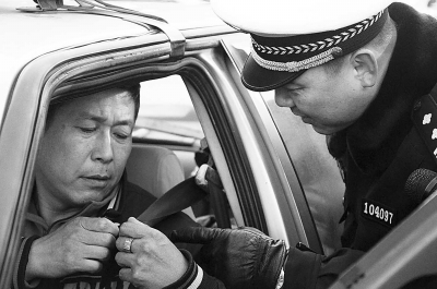 長春機動車駕駛員、乘客不系安全帶將被罰款50元