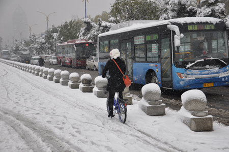 長春迎初雪 出行多不便