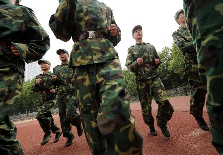 南京：應(yīng)屆畢業(yè)國防生投入軍政訓(xùn)練