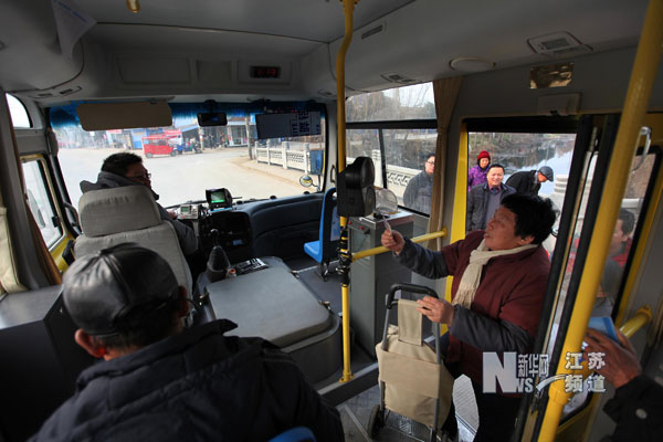 南京八卦洲“村村通”公交線路正式投入運營