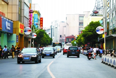 一條城市干道 何以建成13年未“開膛破肚”？
