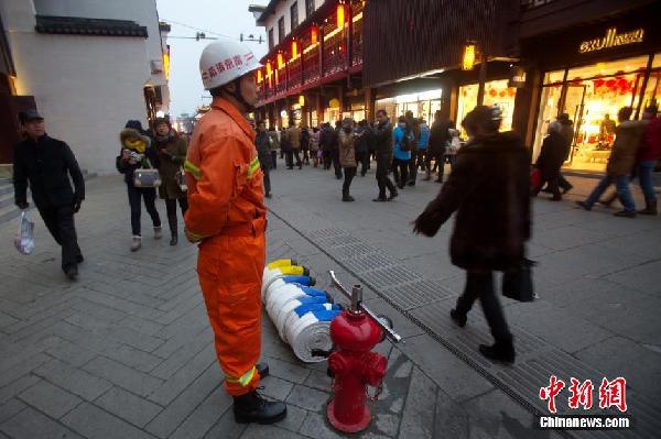 南京夫子廟景區(qū)加強安保迎元宵燈會