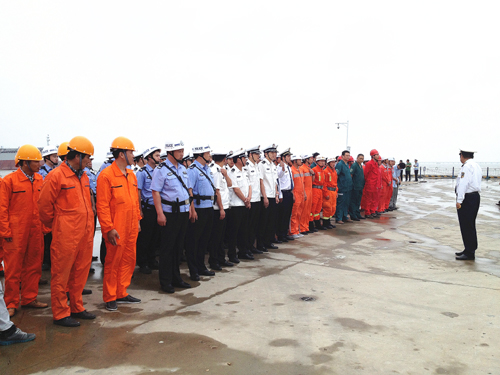 南黃海舉行大規(guī)模海上搜救綜合演習