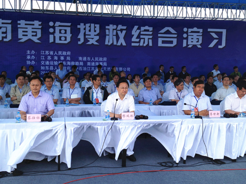 南黃海舉行大規模海上搜救綜合演習