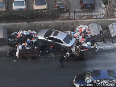 停錯了地兒 私家車遭遇“垃圾圍堵”