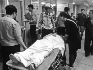 沈陽：SUV疑因躲車 撞傷執勤輔警（圖）
