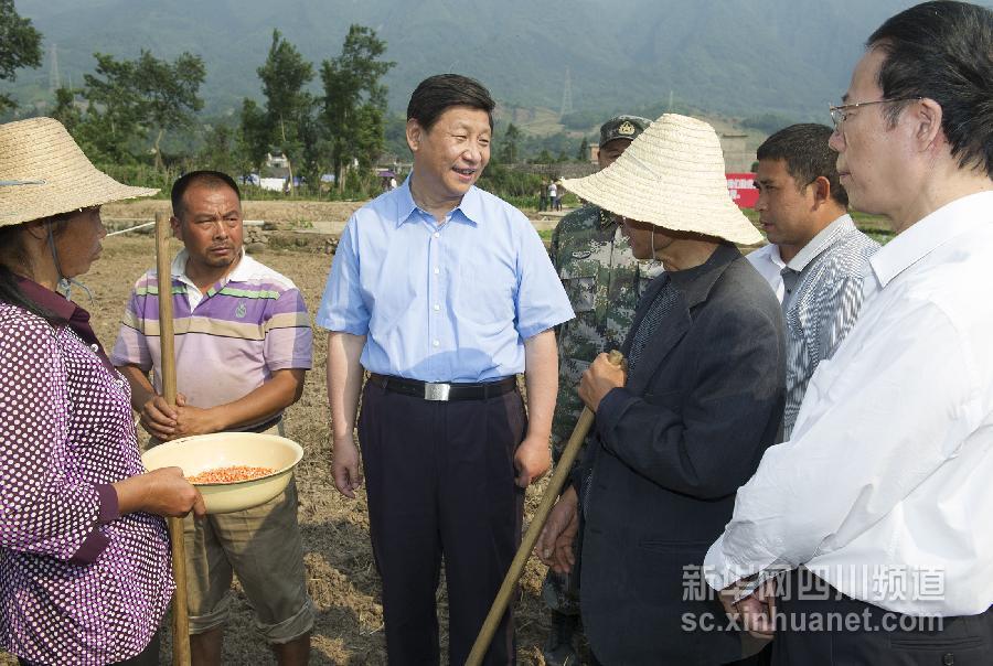 習(xí)近平在蘆山地震災(zāi)區(qū)考察