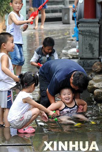 臺風過后濟南市民重溫桑拿天