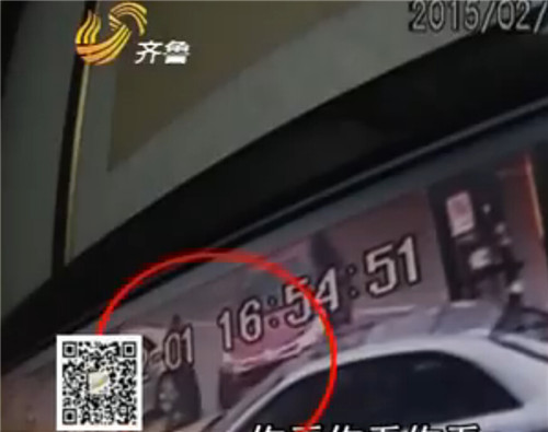 監(jiān)控實拍招遠醉酒男子碰瓷過程：車沒到就提前倒下