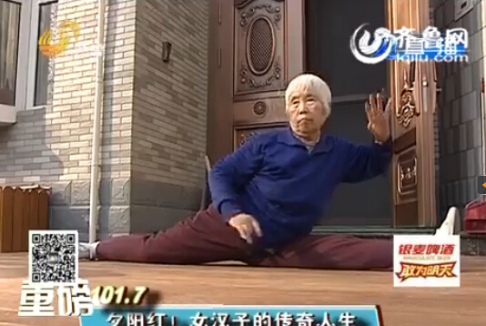 濱州81歲老太牙齒拖汽車驚呆觀眾 自稱90歲要玩跳傘
