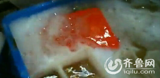 暗訪濟(jì)南學(xué)生午餐供餐公司：壞雞蛋直接用 飯盒不消毒