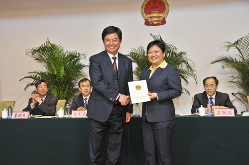文登市十七屆人大常委會(huì)舉行第一次會(huì)議