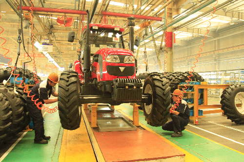 福田雷沃國際重工第80000臺(tái)出口拖拉機(jī)下線暨出口蘇丹大馬力拖拉機(jī)交機(jī)